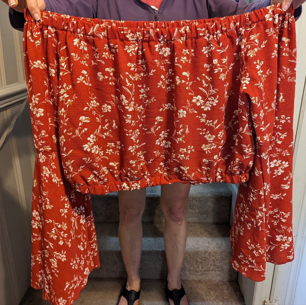 Cute southern bell sleeve crop top.